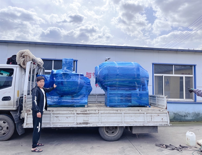 浙江溫州食品廠(chǎng)訂購(gòu)500L電加熱攪拌鍋，600L真空滾揉機(jī)發(fā)貨
